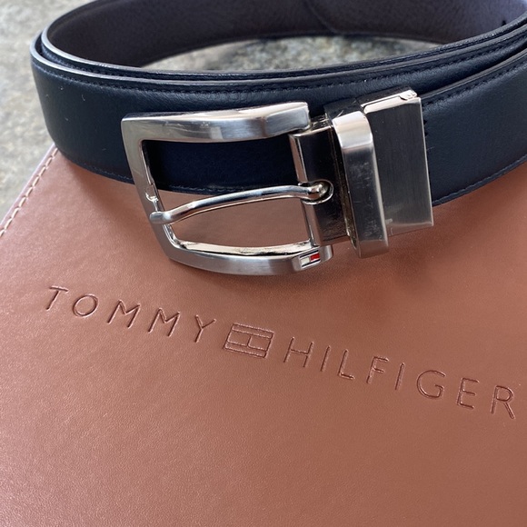 Tommy Hilfiger Easy Reversible Belt with Gift Box, Black / Brown 48” - Picture 4 of 16